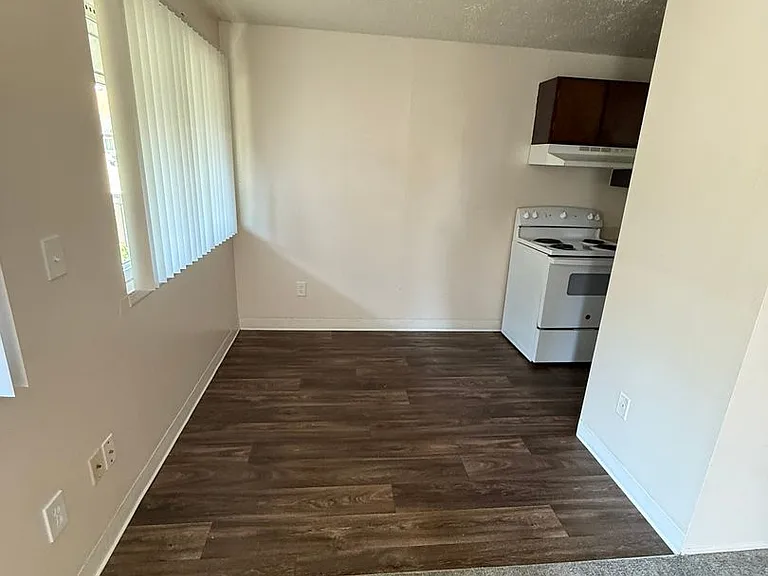 Sherri Arms Apartments — Photo 2