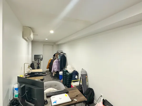 741 Washington Avenue image 13 of 17