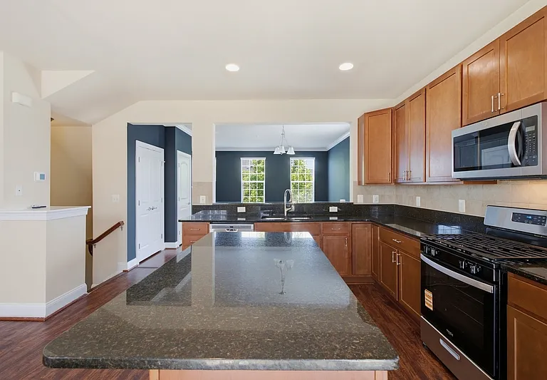 300 Camillia Pl — Photo 8