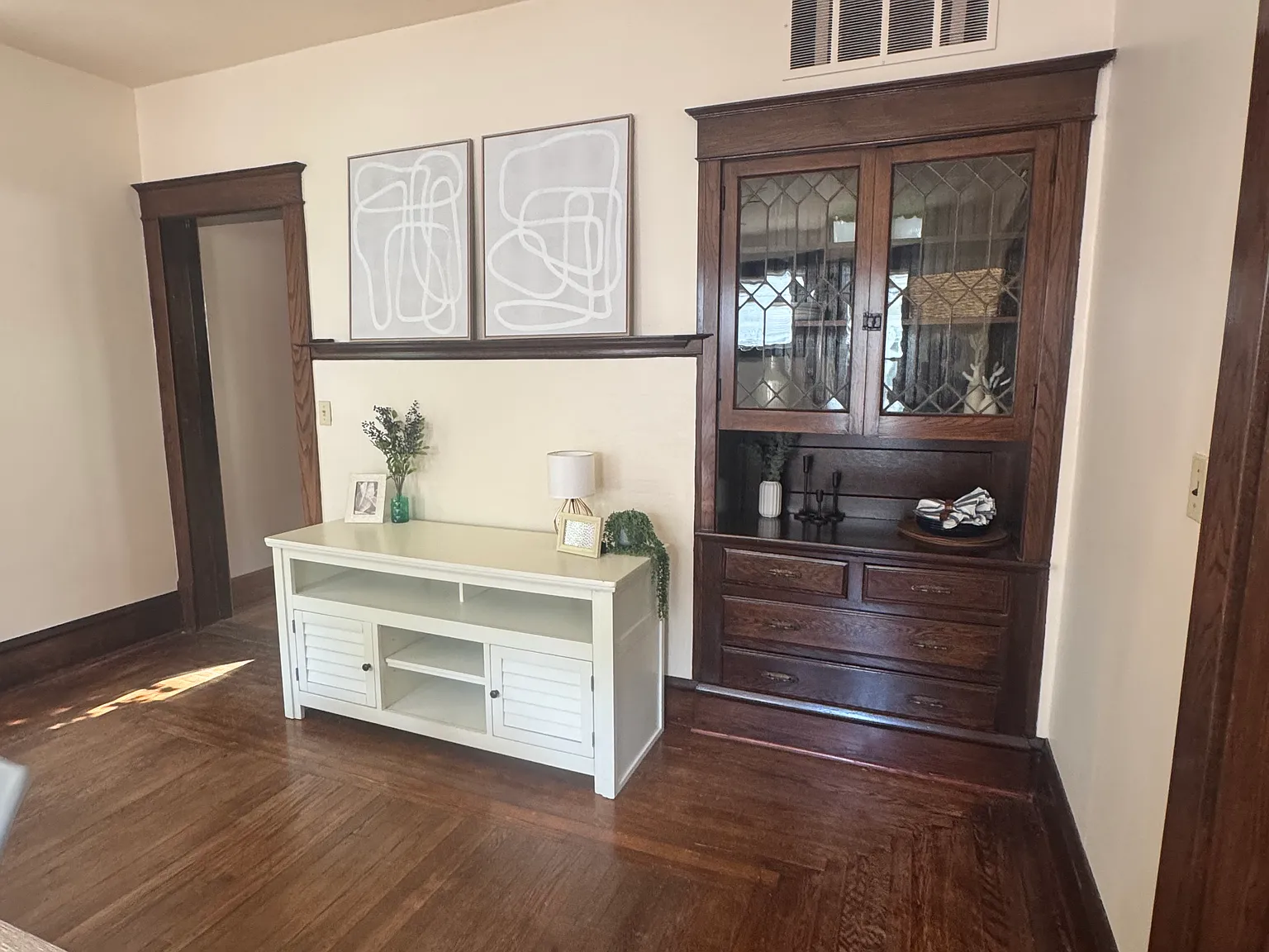 4 bed, 2274 sqft, $2,500 — Photo 3
