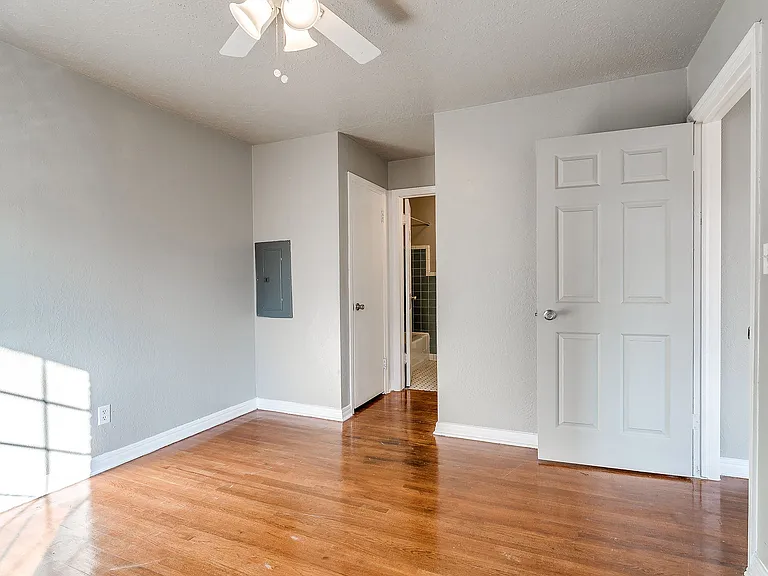 The Vintage Apartments — Photo 28