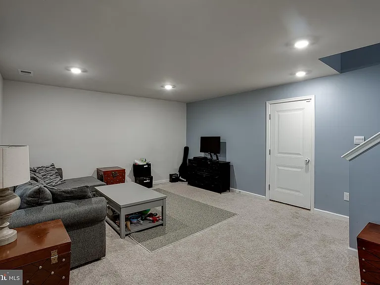 104 Levis Dr — Photo 6