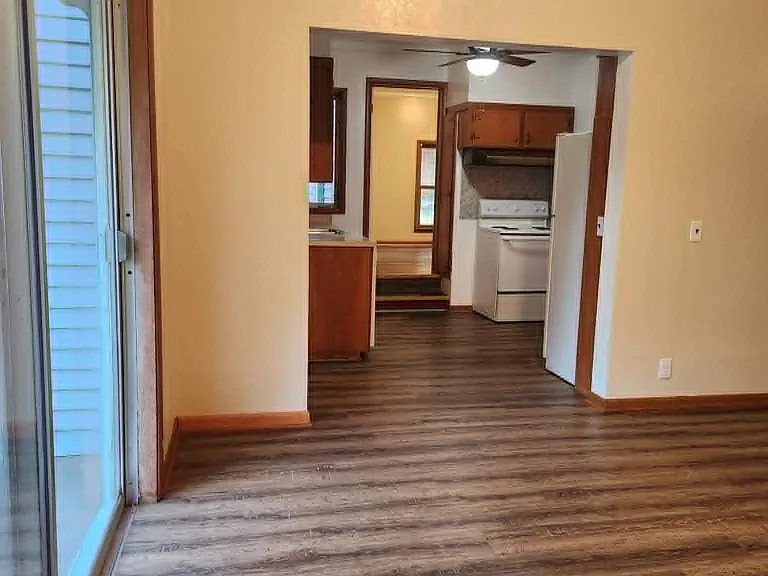 107 E Mockingbird Ln — Photo 8