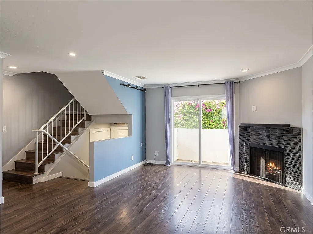 2 bed, 2.5 bath, 1064 sqft, $3,200 — Photo 4