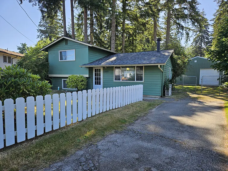 View of front showing home, driveway and detached garage.