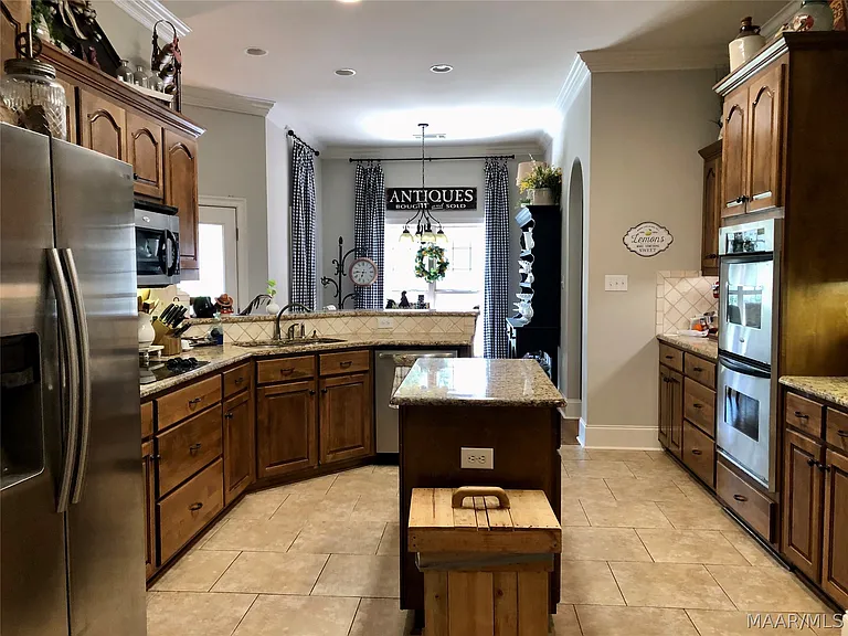 1694 Pebble Creek Dr — Photo 2