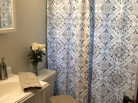 5th image of 3752 S 82nd St APT 4