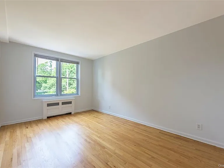 1133 Midland Ave #3H — Photo 10
