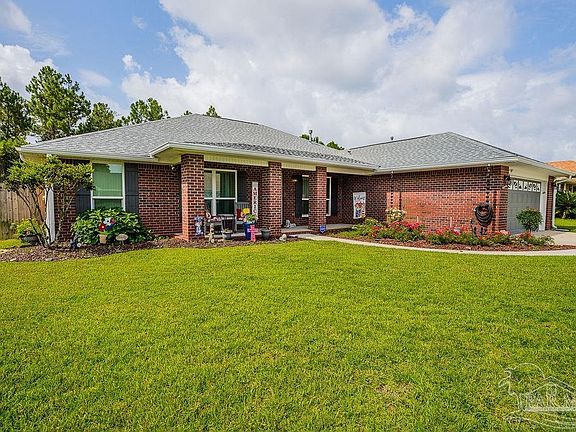 5th image of 1011 Lake Aire Dr