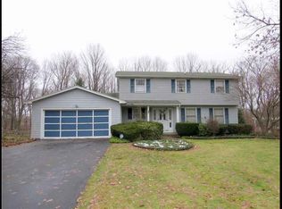 24 Bradford Hill Rd, Fairport, NY 14450