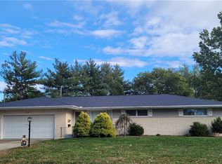 830 Franklin Dr, Charleston, IL 61920