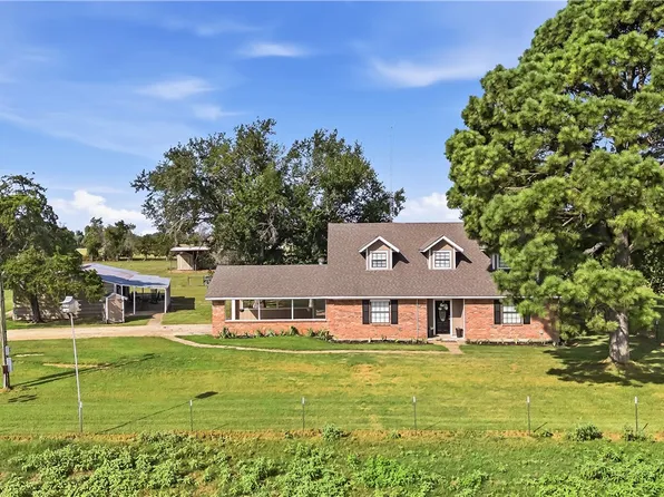 9269 Wheelock Hall Rd, Hearne, TX 77859