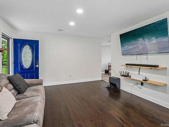 5th image of 849 Warren Avenue