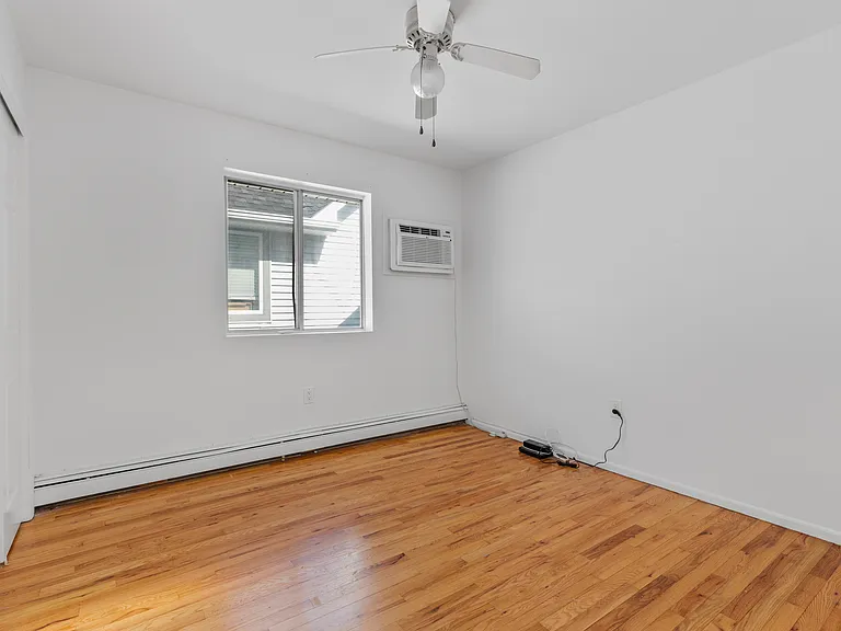 715 E Walnut St #2 — Photo 10
