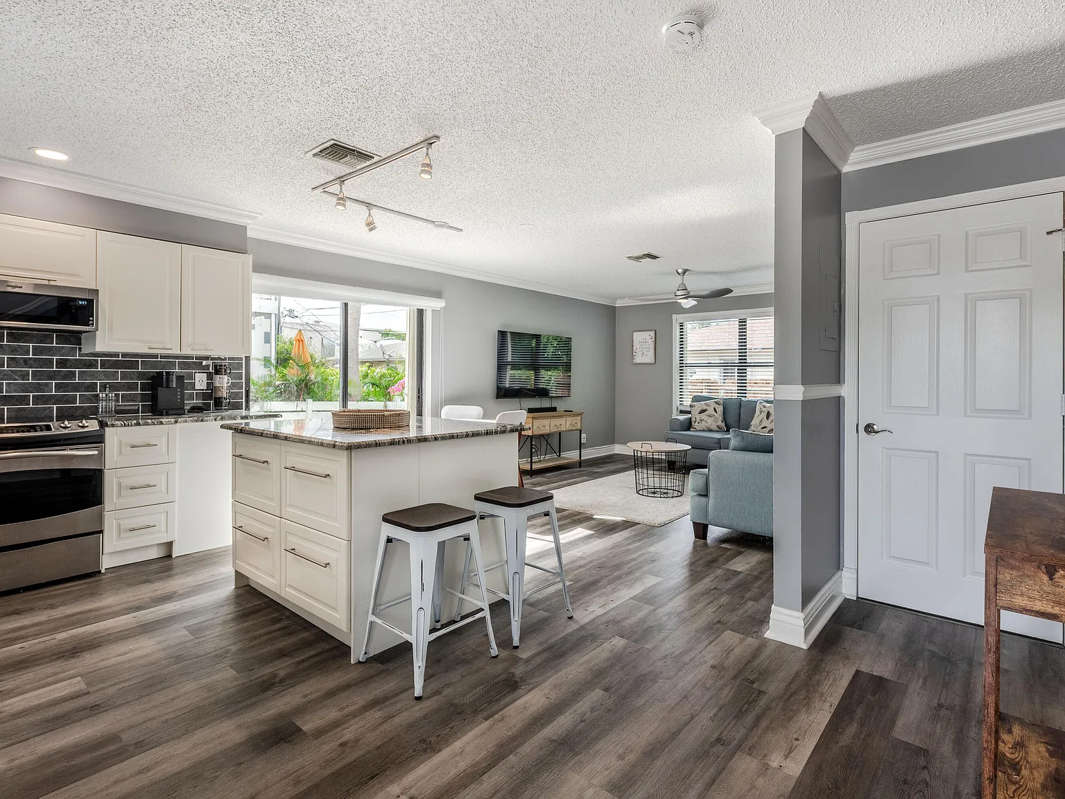 2 bed, 2.0 bath, 1176 sqft, $3,200 — Photo 4