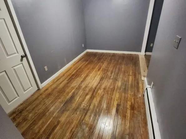 15 3rd St APT B, Presque Isle, ME 04769