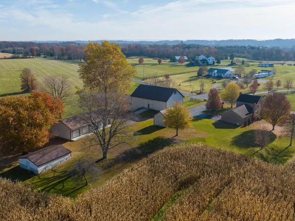 4590 Holtzschwamm Rd, Thomasville, PA 17364