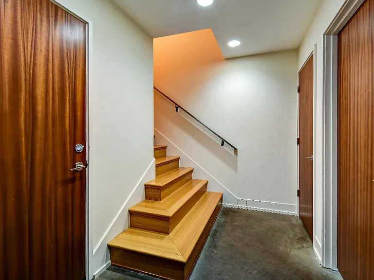 215B 12th Ave E #B — Photo 10