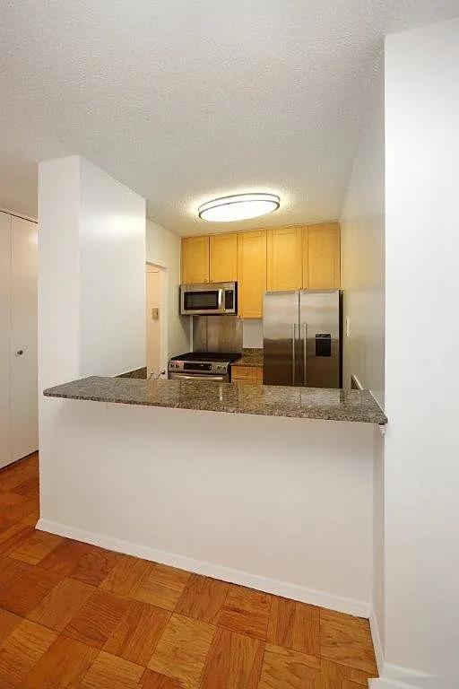 115 East 34th Street — Photo 4