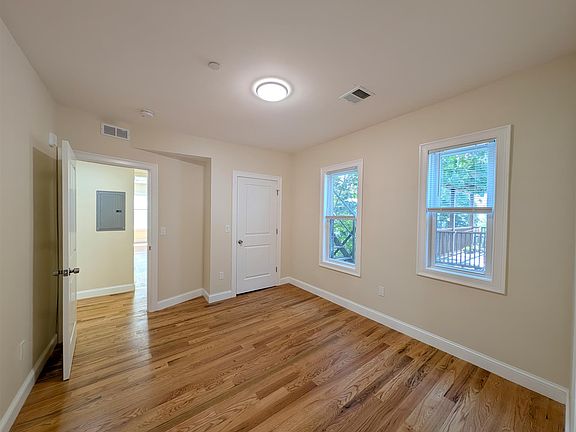 5th image of 22 Holyoke Rd
