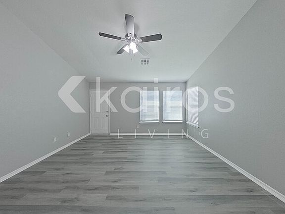 4th image of 2720 Edgemere Dr