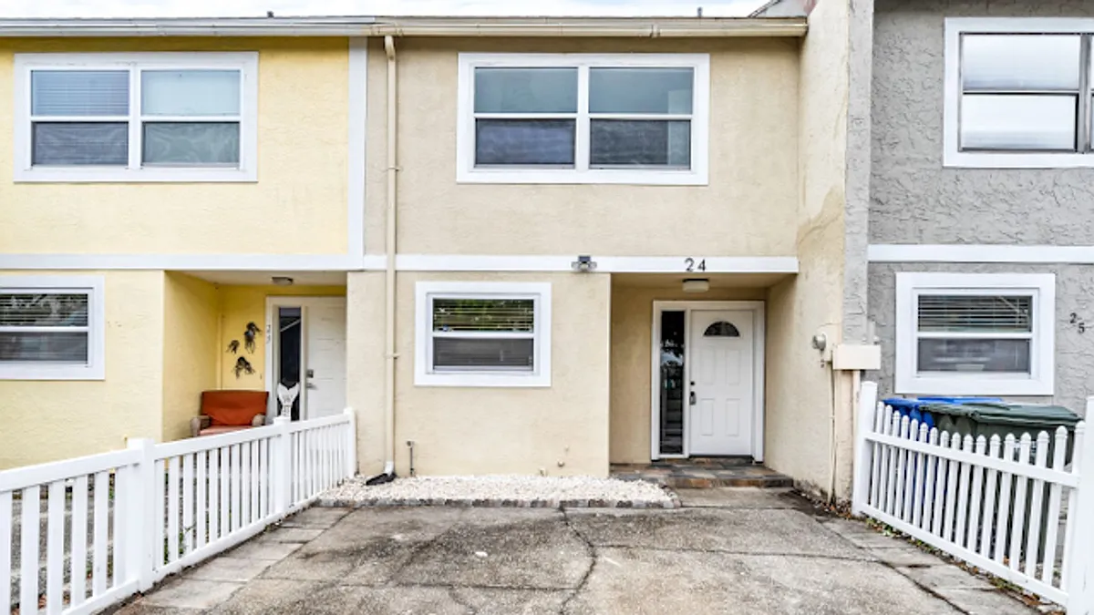 Building Photo - 2871 S Pines Dr #24
