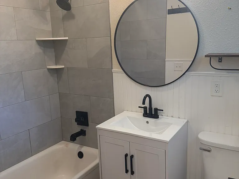 377 E 7th Ave #4 — Photo 6