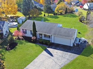 69 Alice Ln, Algonquin, IL 60102
