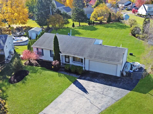 69 Alice Ln, Algonquin, IL 60102