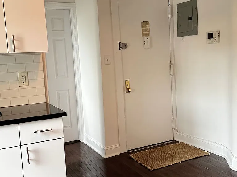 2403 Cambreleng Ave — Photo 10