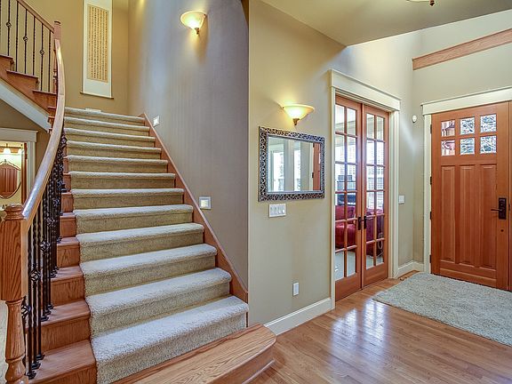 3rd image of 3116 244th Ave NE