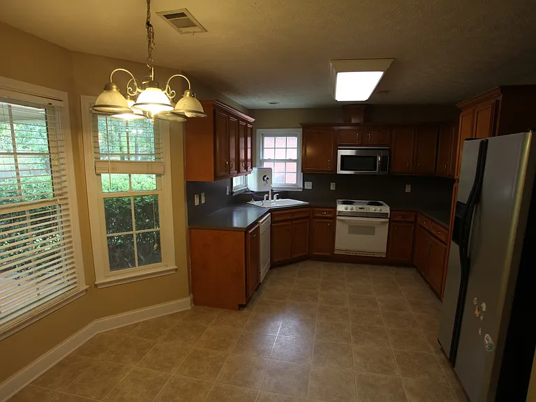 1704 Stone Pointe Dr — Photo 5