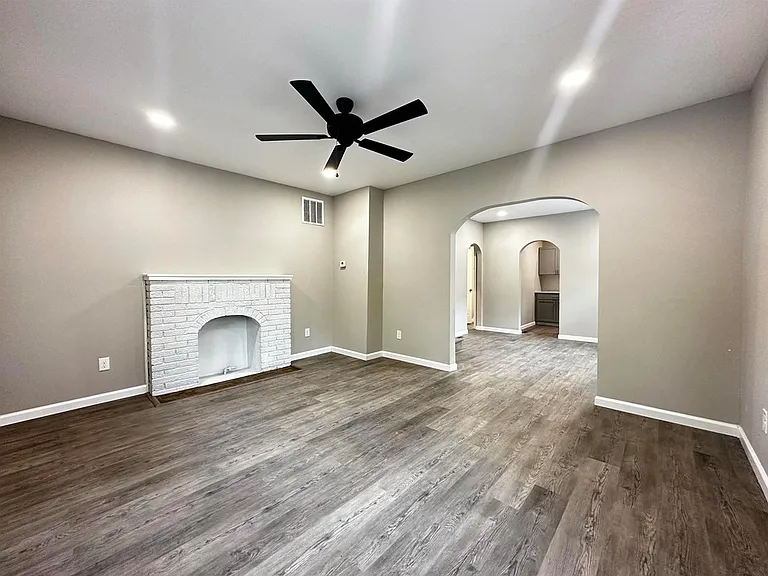 323 S Rutan Ave #323 — Photo 2