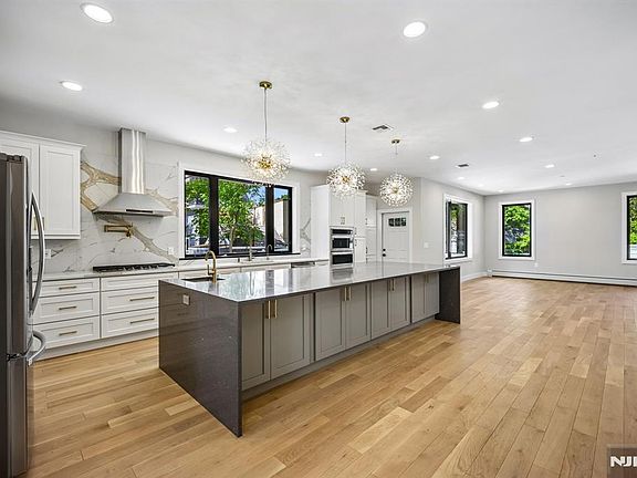 4th image of 33 Lincoln Ave