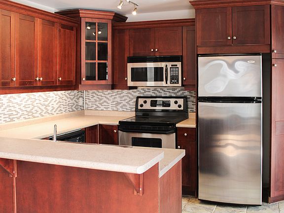 3rd image of 834 Richmond St #5