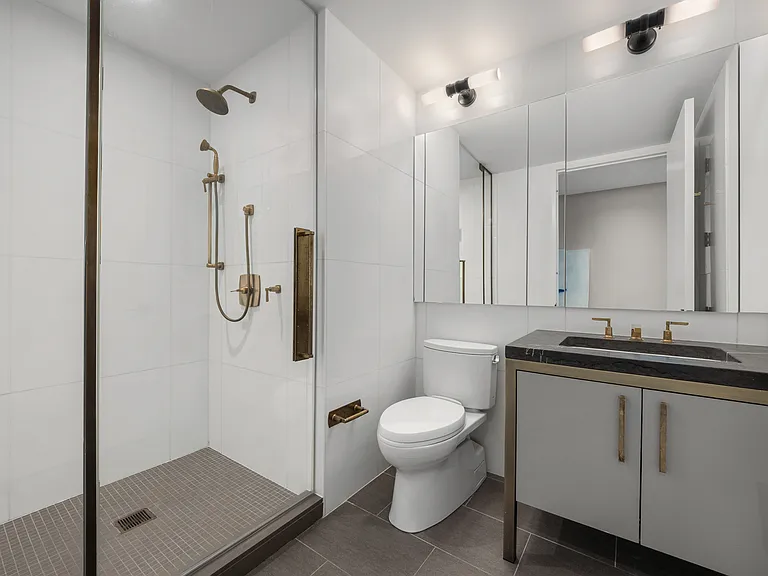 500 W 21st St #GF — Photo 12