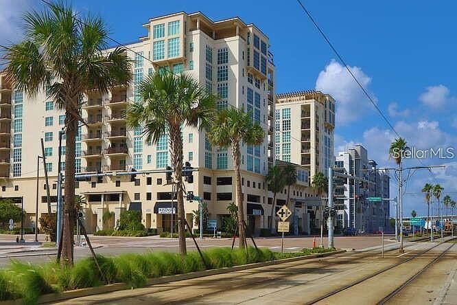 1st image of 1227 E MADISON STREET #601