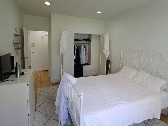 3rd image of 213 E 37th St #6K