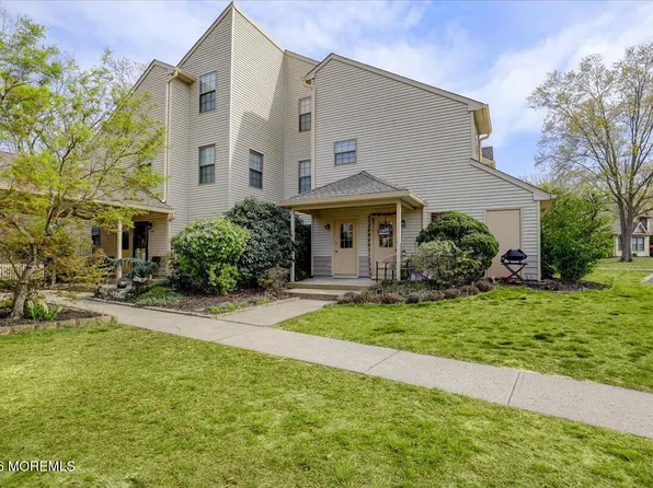 306 Larkspur Ln, Jackson, NJ 08527