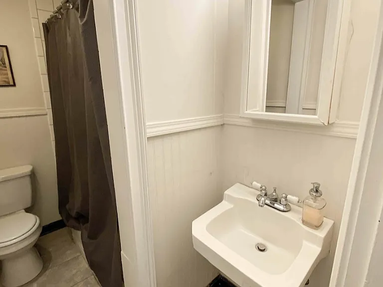 200 E Maxwell St — Photo 4