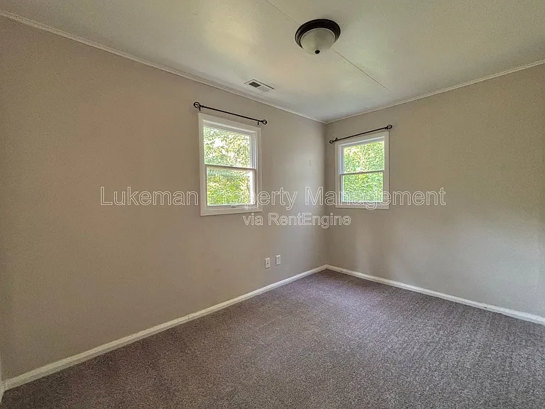 217 Wallace Ave — Photo 10
