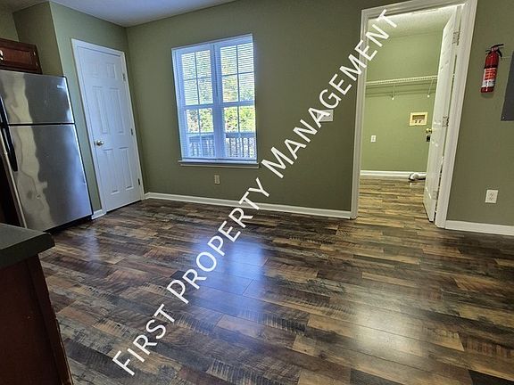 4th image of 3151 Willow Springs Dr S