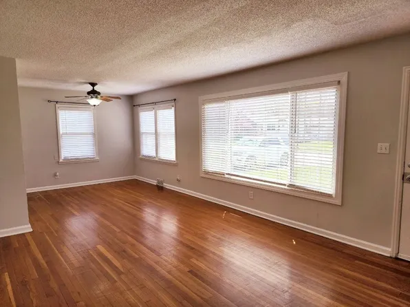 1247 E Bennett St, Springfield, MO 65804