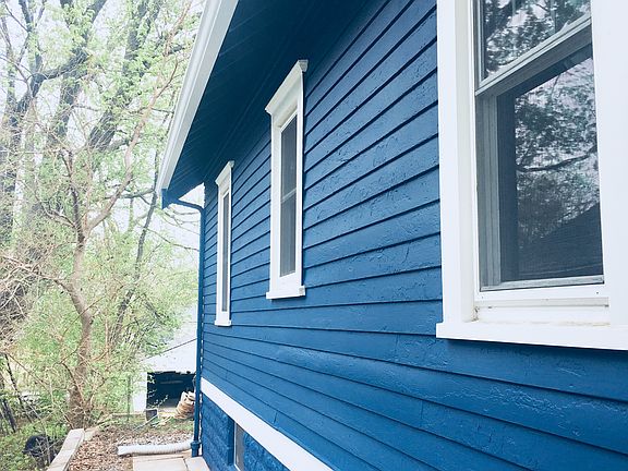 4th image of 1919 Cottage Ave E