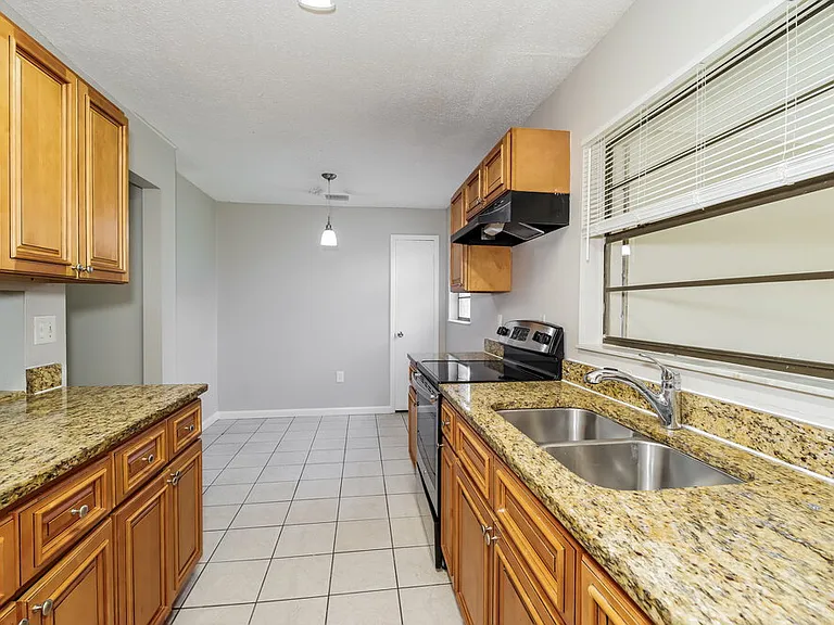 1022 Dusseldorf Ave NW — Photo 7