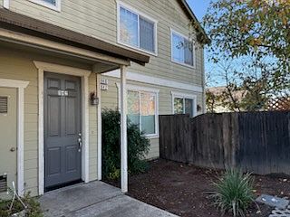 1st image of 842 Hearn Ave