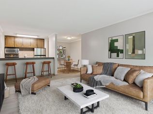 2800 Hamline Ave N APT 302, Roseville, MN 55113