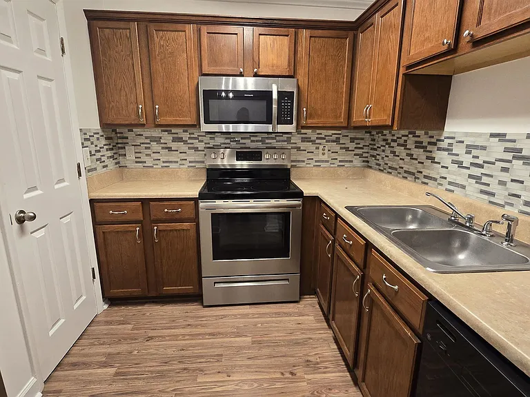 313 Westcliff Ctr — Photo 15