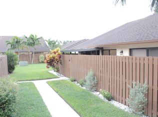 302 Springdale Cir, Palm Springs, FL 33461