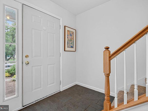 4th image of 4072 Laurel Ln